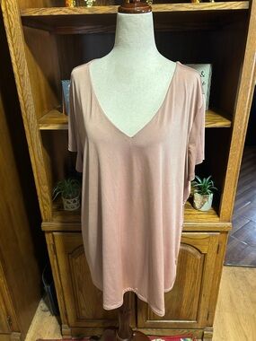 Maurices Blush Pink V-Neck Short Sleeve Top Size 3XL Excellent Condition
